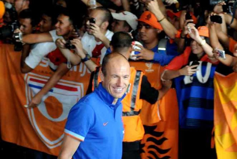 Pemain Timnas Belanda Arjen Robben saat tiba di Bandara Halim Perdanakusumah, Jakarta, Rabu (5/6/2013)