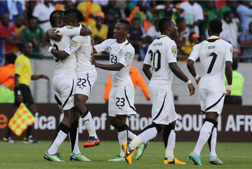 Pemain timnas Ghana, Wakaso Mubarak (dua kiri), melakukan selebrasi usai menjebol jala Cape Verde di laga perempat final Piala Afrika 2013 di Stadion Nelson Mandela Bay, Port Elizabeth, Afrika Selatan, Sabtu (2/2). 