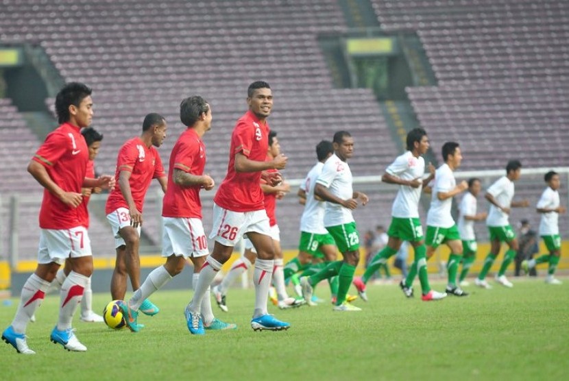 Pemain Timnas Indonesia berlatih jelang laga uji coba melawan Timor Leste, Rabu (14/11)
