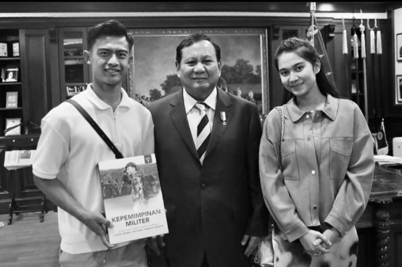 Pemain timnas Indonesia Pratama Arhan dan istri bertemu Menhan Prabowo Subianto di kantor Kemenhan, Jakarta Pusat, Rabu (14/9/2023).