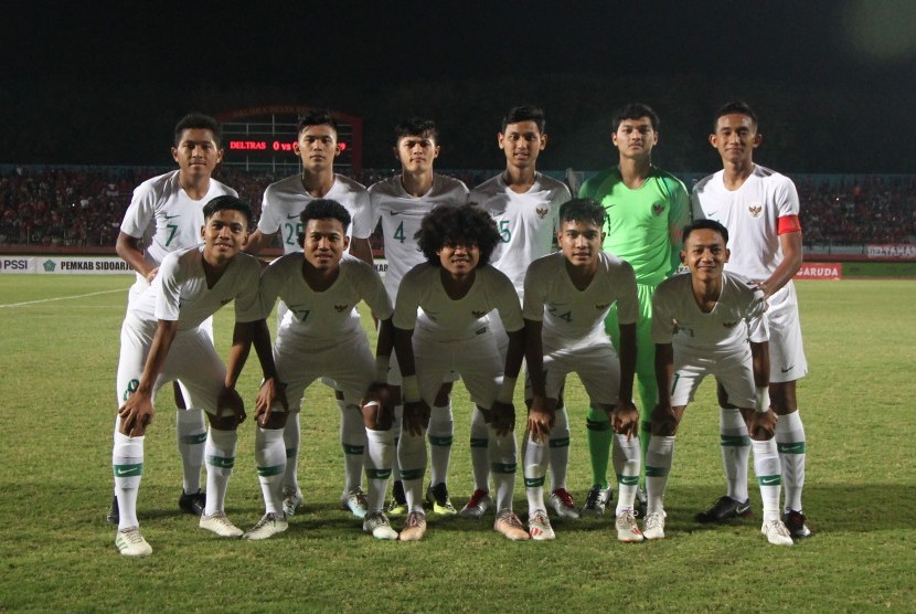 Pemain Timnas Indonesia U-19 berpose sebelum laga uji coba. (ilustrasi)
