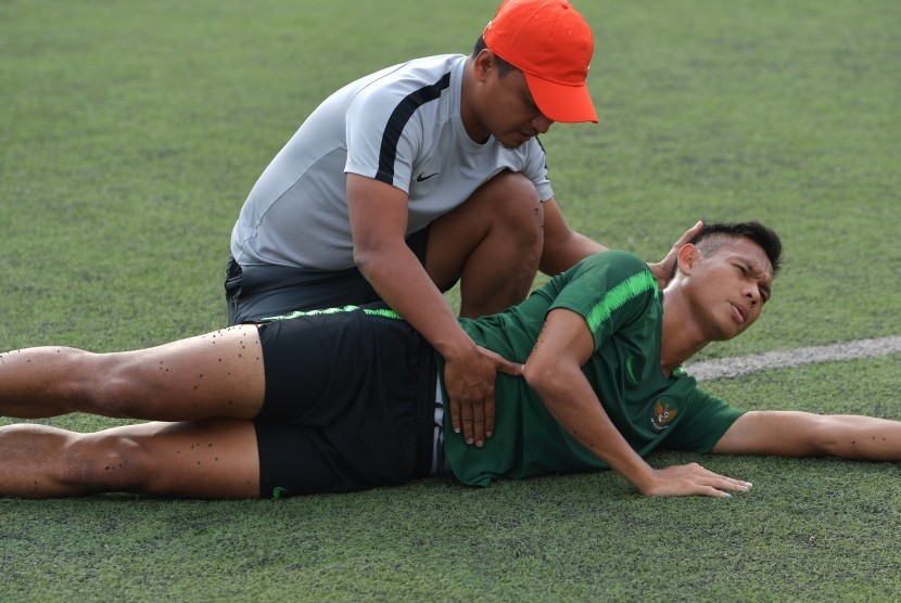 Pemain timnas Indonesia U-22 Andy Setyo Nugroho berlatih secara khusus setelah mengalami cedera.