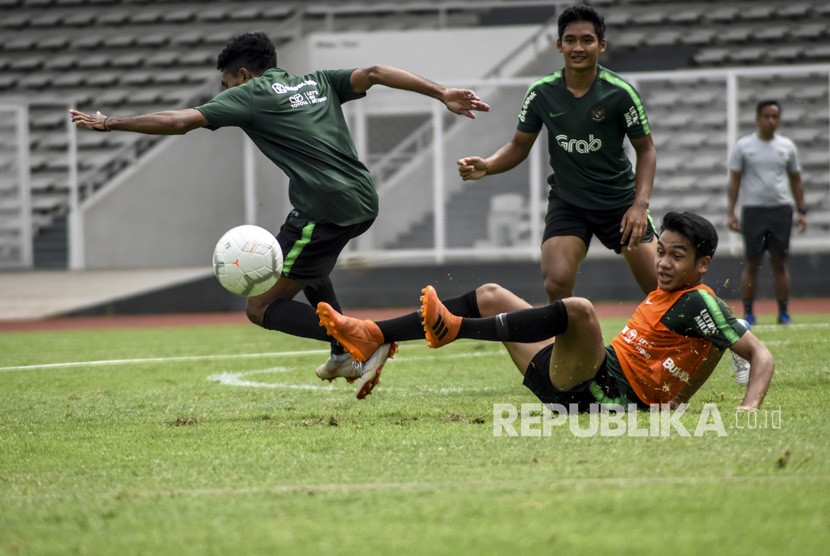 Pemain Timnas Indonesia U-22 melakukan sesi latihan di Lapangan Madya, GBK, Senayan, Selasa (15/01/2019). 