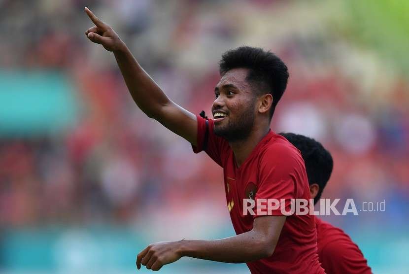 Pemain Timnas Indonesia U19 Saddil Ramdani melakukan selebrasi usai mencetak gol ke gawang Timnas Arab Saudi U19 dalam pertandingan persahabatan di Stadion Wibawa Mukti, Cikarang Timur, Kabupaten Bekasi, Jawa Barat, Rabu (10/10). 