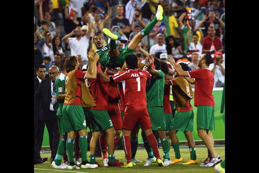 Pemain Timnas Irak melakukan selebrasi usai memastikan diri lolos ke semifinal Piala Asia 2015. 