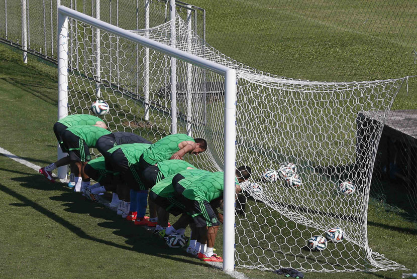 Pemain Timnas Meksiko dalam sebuah sesi latihan jelang perhelatan Piala Dunia 2014 Brasil. 