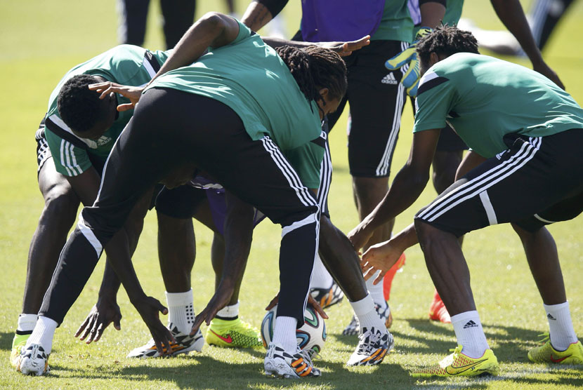 Pemain Timnas Nigeria menggelar sesi latihan jelang laga lawan Prancis di babak 16 besar Piala Dunia 2014 Brasil. 