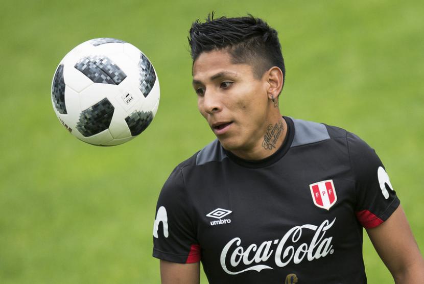 Pemain timnas Peru, Raul Ruidiaz, positif Covid-19 jelang lawan Brasil.