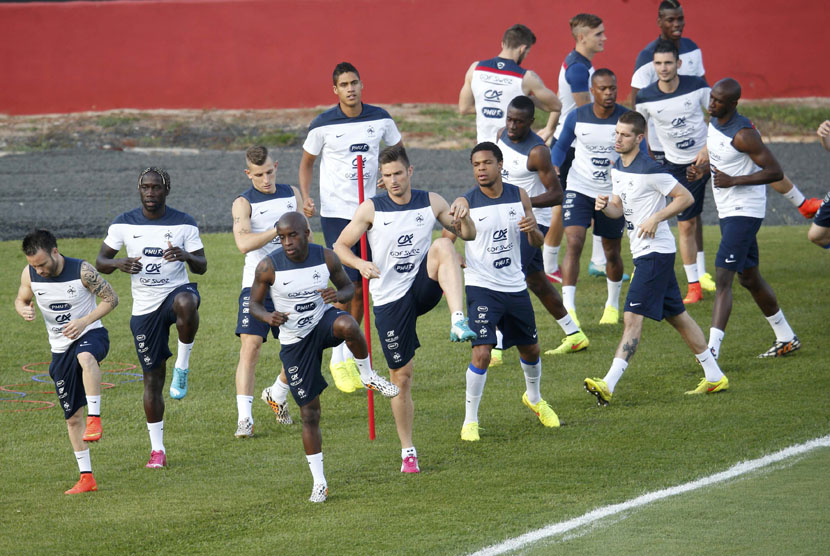 Pemain Timnas Prancis menggelar sesi latihan di Ribeirao, Sao Paulo, Jumat (13/6). 