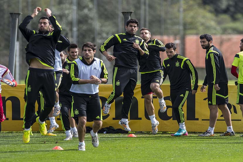 Pemain timnas Spanyol selama sesi pelatihan di fasilitas pelatihan CT melakukan Caju di Curitiba, Parana, Brasil, Minggu (22/6).  (EPA/CJ Gunther).