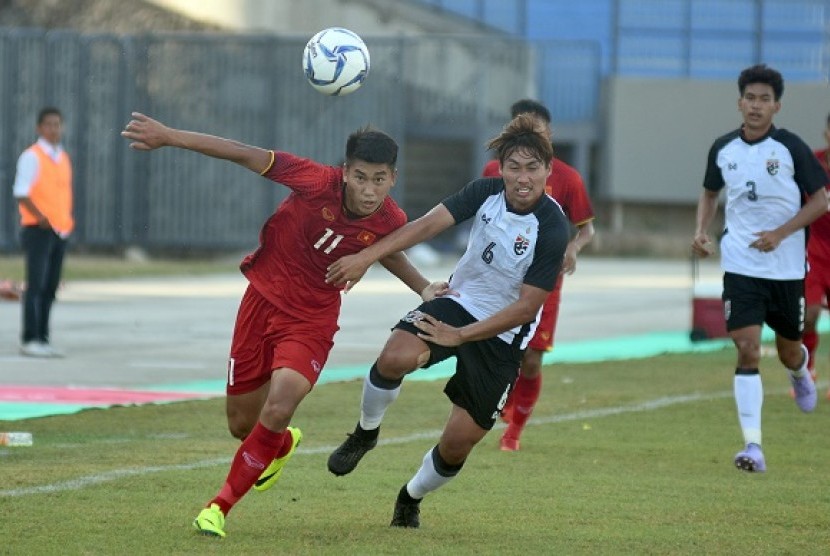 Pemain timnas U-19 Vietnam (merah). Ilustrasi