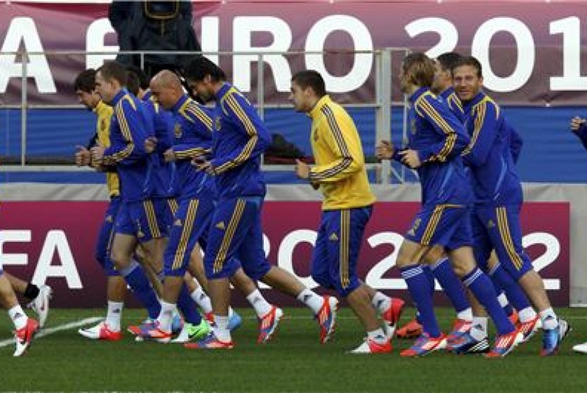 Pemain timnas Ukraina menggelar latiihan di Stadion Dynamo, Kiev, Kamis (7/6), jelang laga Piala Eropa 2012. 