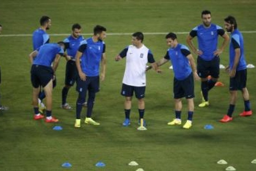 Pemain timnas Yunani saat berlatih di Dunas Arena stadium, Natal, Brasil.