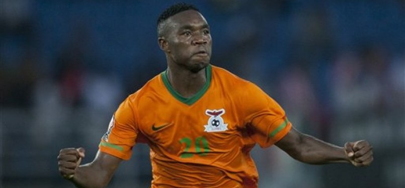 Pemain timnas Zambia, Emmanuel Mayuka, melepaskan emosinya usai menjebol jala Ghana di babak semifinal Piala Afrika 2012 di Bata, Guinea Ekuatorial, Rabu (8/2). 