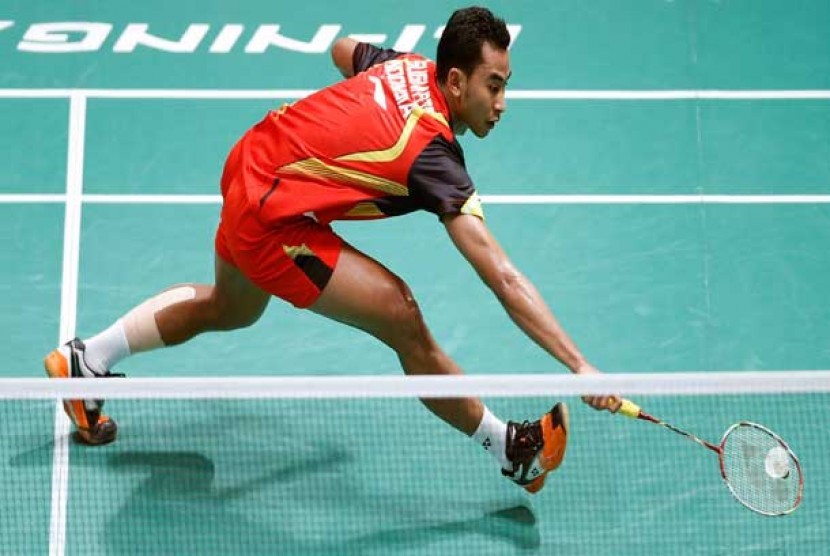  Pemain tunggal putra Indonesia Tommy Sugiarto saat bermain dalam babak  perempat final Piala Sudirman di Stadion Putra, Bukit Jalil, Kuala Lumpur, Kamis (23/5).