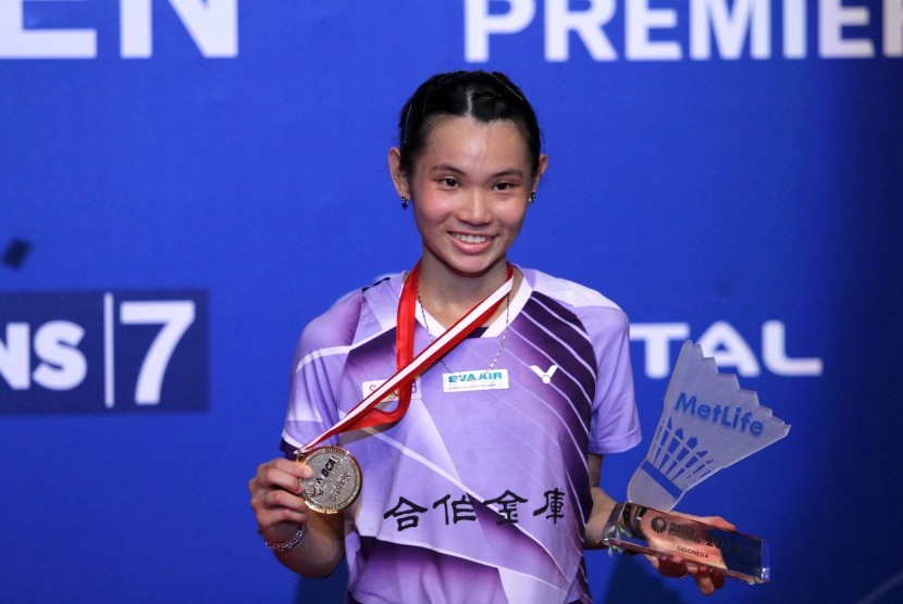 Pemain tunggal putri dari Cina Taipei, Tai Tzu Ying menjuarai turnamen BCA Indonesia Open Super Series Premier 2016 untuk pertama kalinya, Ahad (5/6).