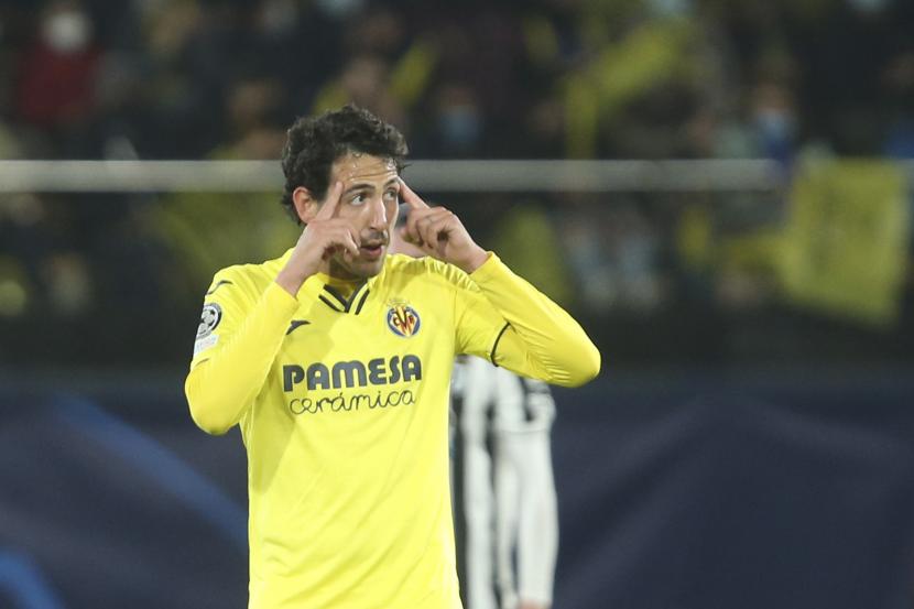 Pemain Villarreal Dani Parejo melakukan selebrasi setelah mencetak gol pembuka timnya pada pertandingan leg pertama babak 16 besar Liga Champions antara Villarreal dan Juventus di stadion Ceramica di Villarreal, di Villarreal, Spanyol, Selasa, 22 Februari 2022.