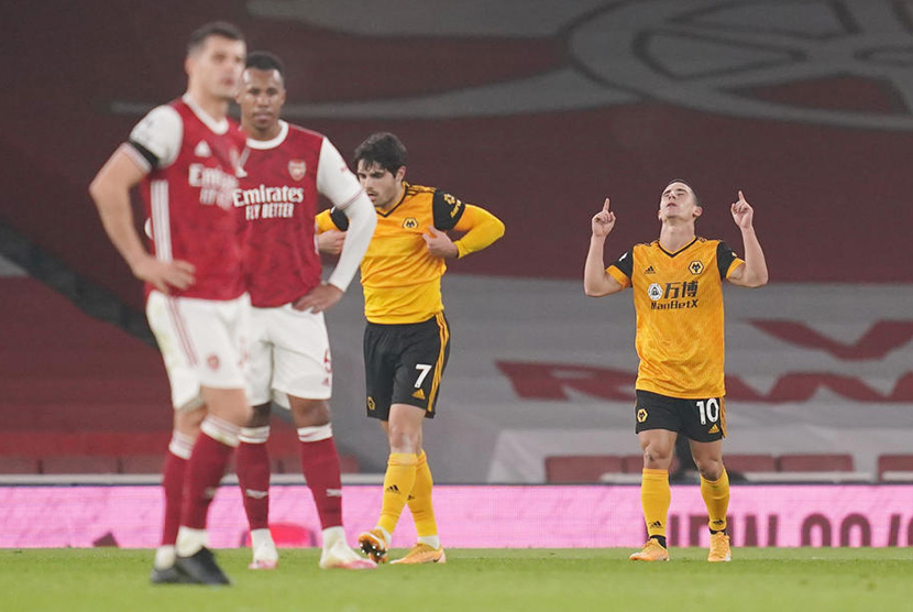 Pemain Wolverhampton Daniel Podence merayakan golnya ke gawang Arsenal di London, Senin (30/11) dini hari WIB. 