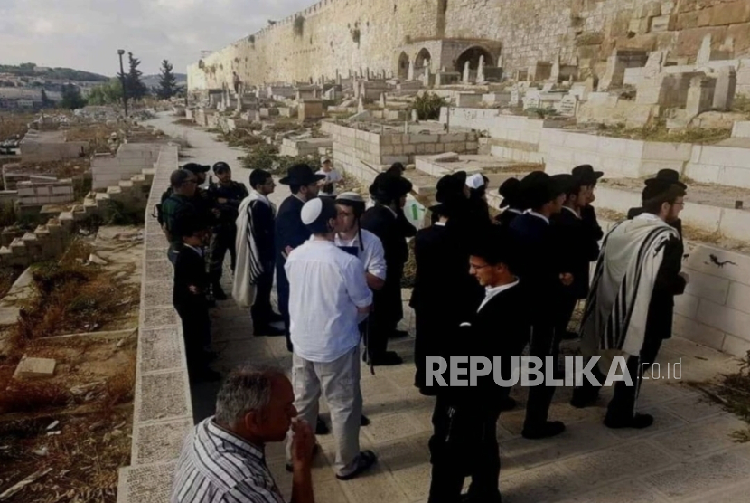 Israel Serang Pemakaman Sahabat Nabi, Ulama Palestina Serukan Perlindungan