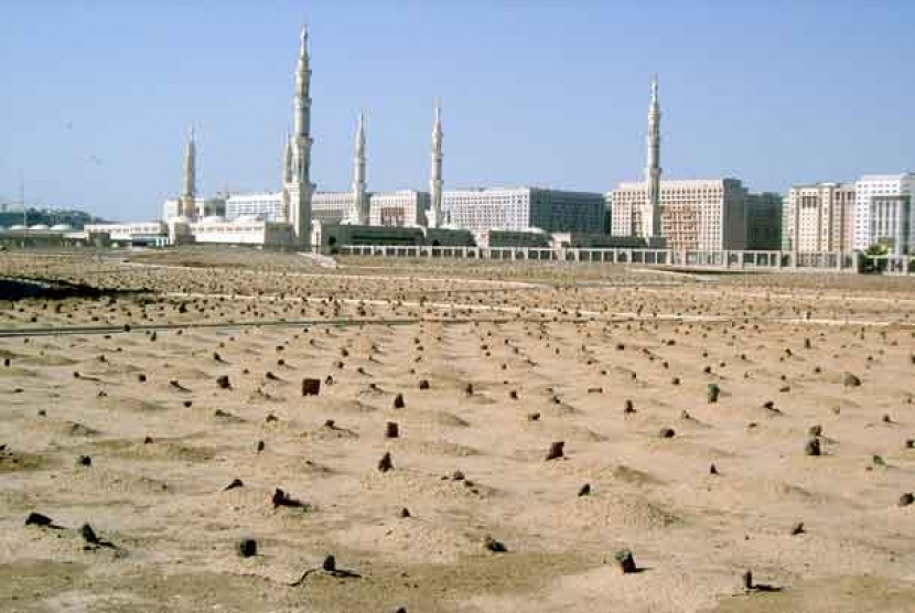 Makam Baqi Madinah. Makam-makam di Baqi pada masa awal Islam terdapat bangunan berupa kubah 