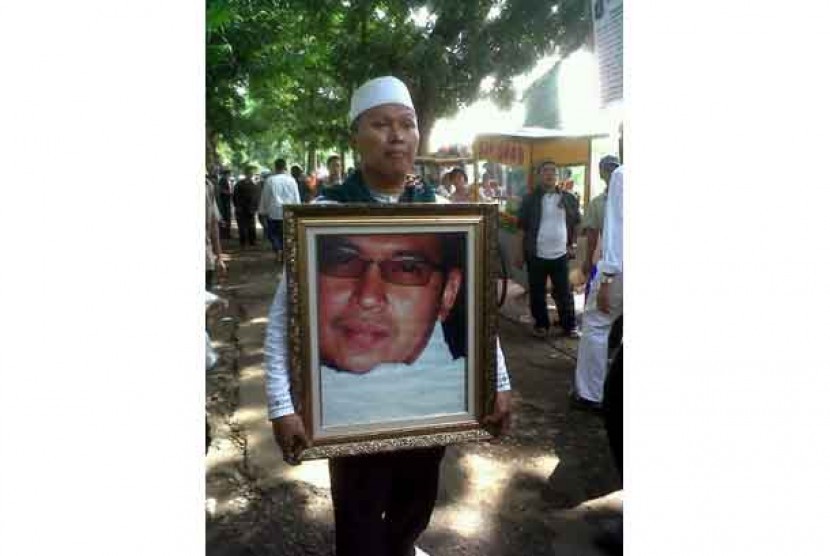 Pemakaman jenazah almarhum Ustaz Jefry Al Buchori di TPU Karet Tengsin,Jakarta Pusat, Jumat (26/4).