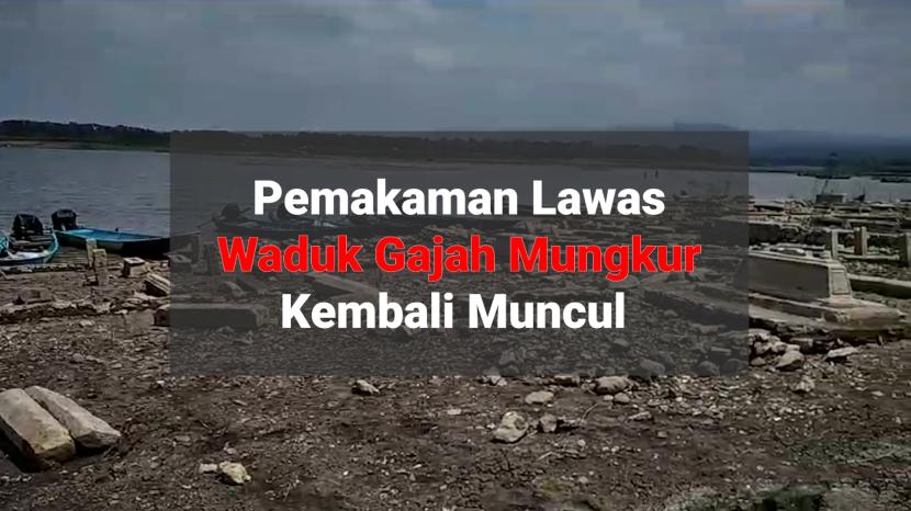 Pemakaman lawas yang terlihat kembali imbas surutnya air Waduk Gajah Mungkur (WGM) di Wuryantoro, Wonogiri, Jawa Tengah, Jumat (15/9/2023).