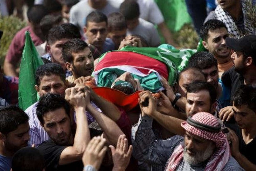 Pemakaman remaja Huthaifa Suleiman (18 tahun) yang tewas di tangan tentara Israel, Senin (5/10).