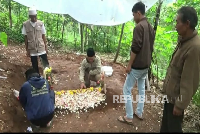 Pemakaman Siswa SMK di Desa Tagogapu, Kecamatan Padalarang, Kabupaten Bandung Barat yang Tewas Saat Pentas Seni di Sekolahnya