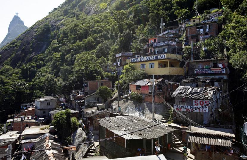 Pemandangan favela Santa Marta di Rio de Janeiro. Mahkamah Agung Brasil melarang serangan polisi di permukiman kumuh (favela). Ilustrasi.