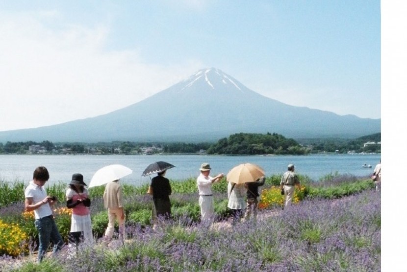 Pemandangan Gunung Fuji dilihat dari Syariah Hotel Fujisan, Jepang