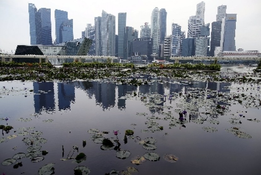 Pemandangan kawasan bisnis Singapura. Ekonomi Singapura diprediksi melambat di tahun 2015.