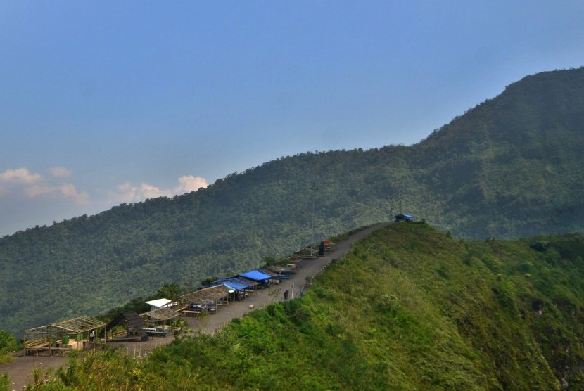 Pemandangan kawasan wisata Gunung Galunggung (ilustrasi)