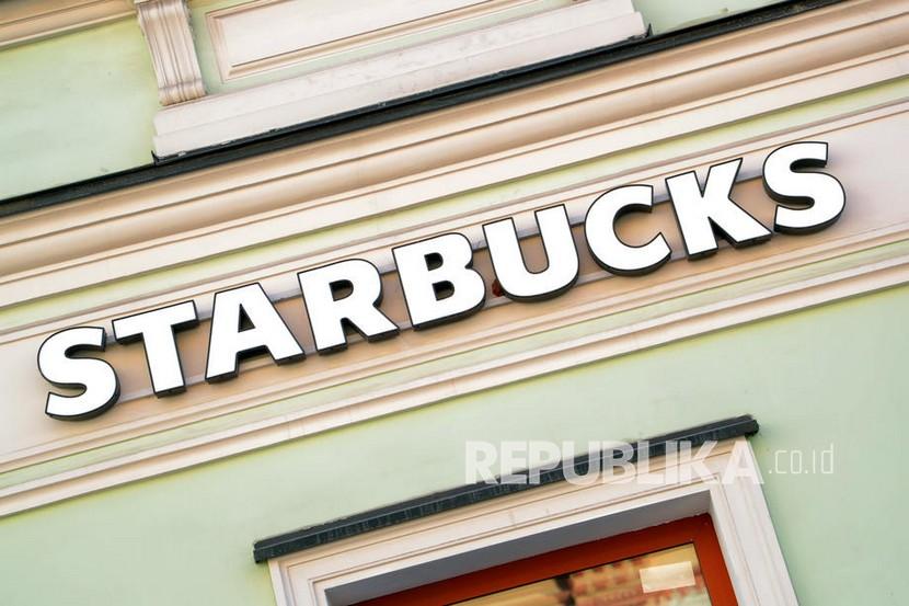  Pemandangan kedai kopi Starbucks di Moskow, Rusia, 09 Maret 2022. Starbucks Corp mengatakan pada Senin (23/5/2022) bahwa pihaknya akan keluar dari pasar Rusia setelah hampir 15 tahun. 