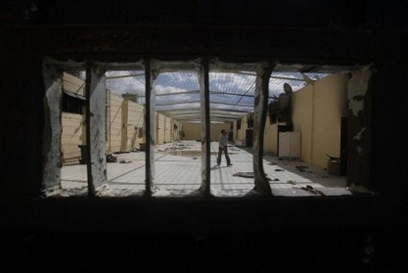 Pemandangan Penjara Jedaida dari balik jendal berterali besi