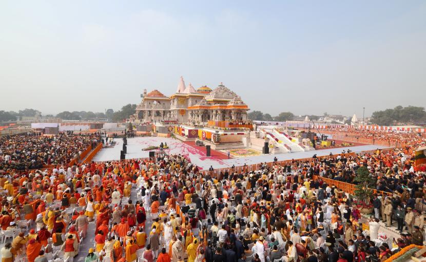 Pemandangan saat peresmian kuil agung dewa Hindu Dewa Ram di Ayodhya, India, 22 Januari 2024. Kuil dibangun di bekas lahan Masjid Babri.