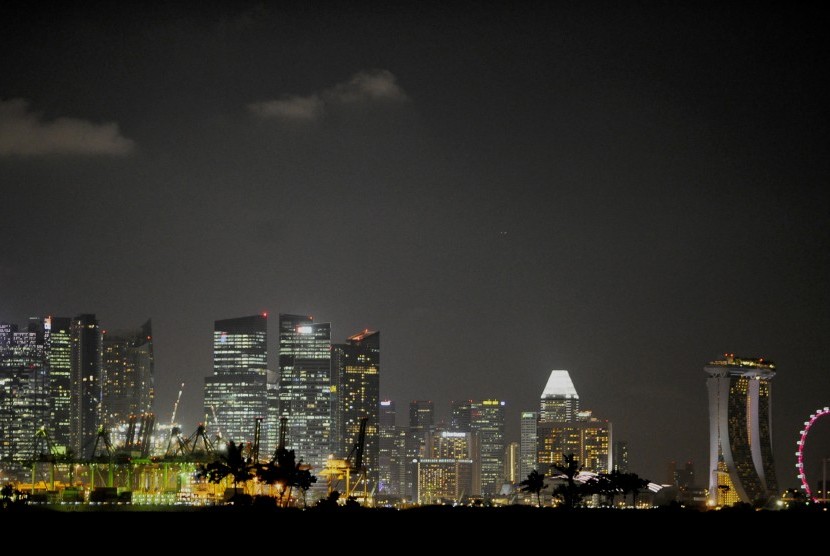 Pemandangan Singapura di malam hari.