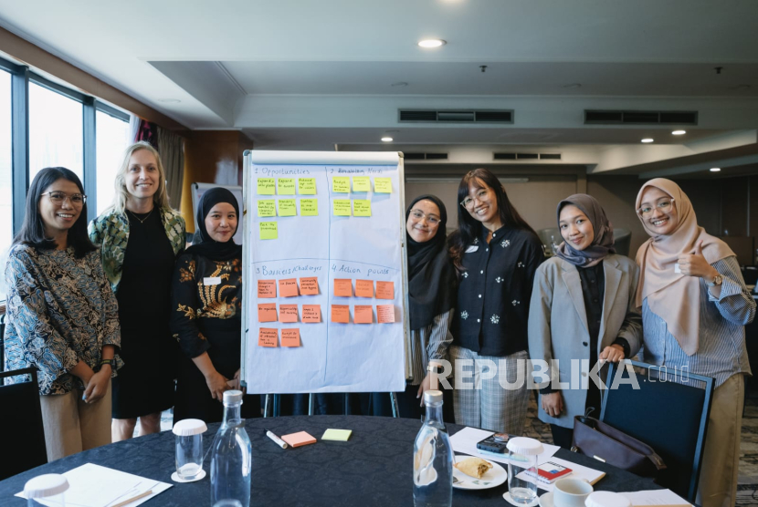 Pemaparan Sistem Guna Ulang oleh Enviu di Jakarta, Jumat (5/12/2025).