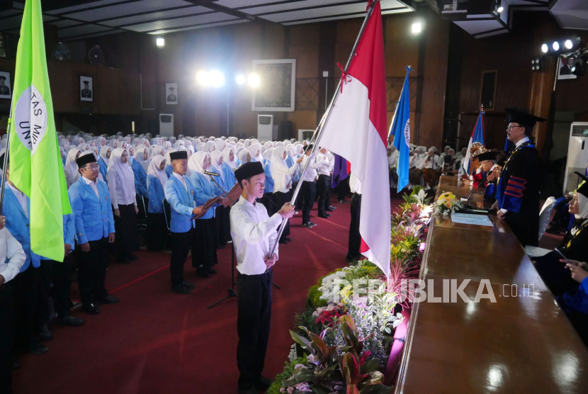 Pembacaan sumpah mahasiswa disaksikan Rektor Universitas Islam Bandung (Unisba) Prof Harits Nu