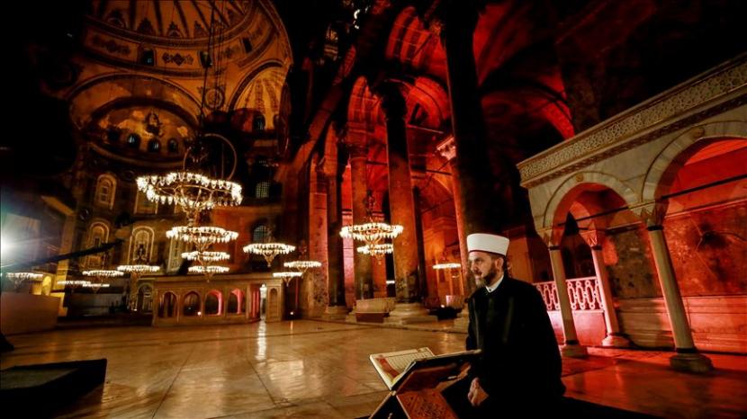 Pembacaan Surat Al-Fath di Hagia Sophia Turki saat Perayaan Penaklukan Konstantinopel