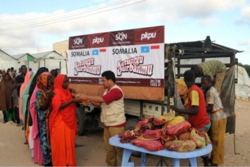 Pembagian daging kurban di Somalia