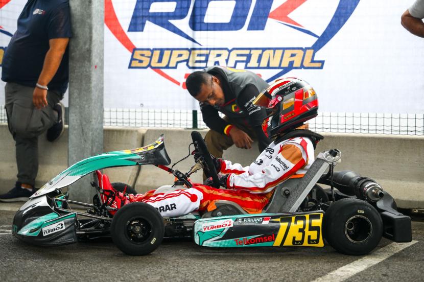 Pembalap belia Indonesia Qarrar Firhand tampil cemerlang pada babak kualifikasi Rok Cup Super Final 2023. 