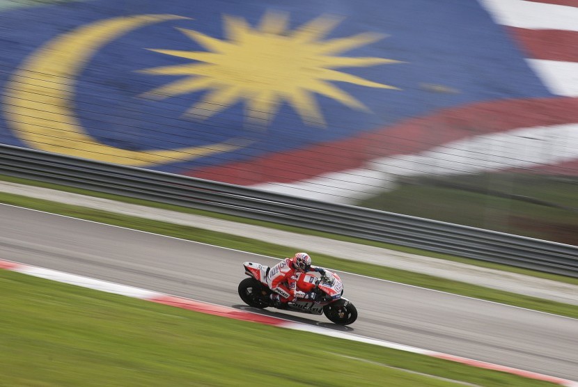 Pembalap Ducati, Andrea Dovizioso saat tes di sirkuit Sepang, Malaysia, Selasa (31/1).