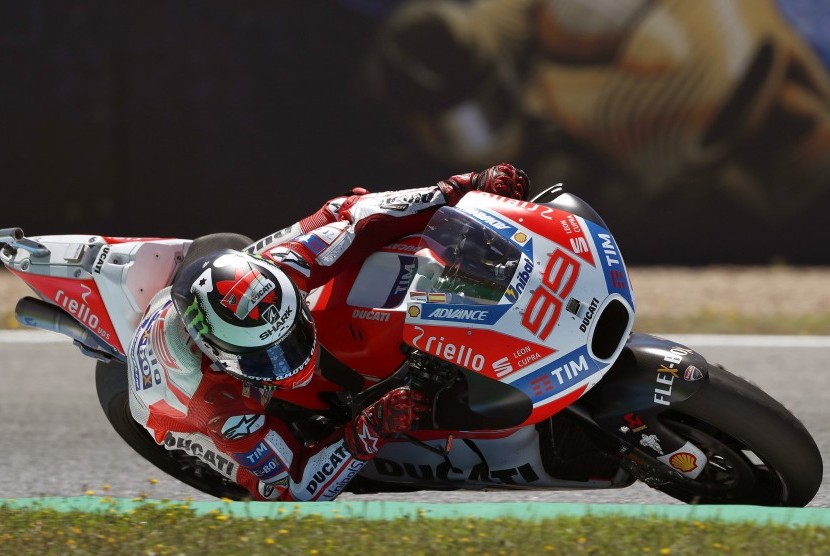 Pembalap Ducati Corse, Jorge Lorenzo saat balapan di GP Spanyol, Sirkuit Jerez, Ahad (7/5).