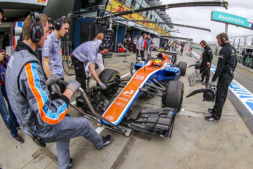 Pembalap F1 Tim Manor, Rio Haryanto di sirkuit Albert Park, Melbourne, Australia.