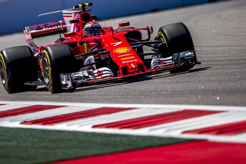 Pembalap Ferrari, Kimi Raikkonen menjadi yang tercepat pada sesi latihan bebas pertama GP Rusia di sirkuit Sochi, Jumat (28/4).