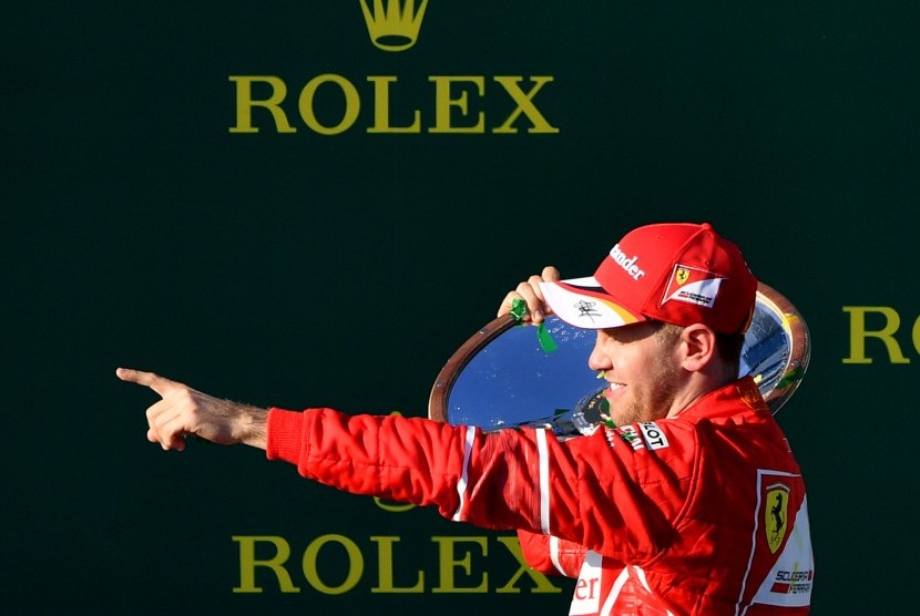  Pembalap Ferrari, Sebastian Vettel meraih podium pertama GP Australia, di sirkuit Albert Park, Melbourne, Ahad (26/3).
