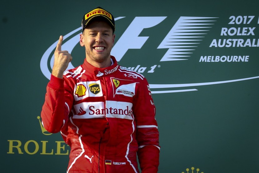 Pembalap Ferrari, Sebastian Vettel meraih podium pertama GP Australia, di sirkuit Albert Park, Melbourne, Ahad (26/3).