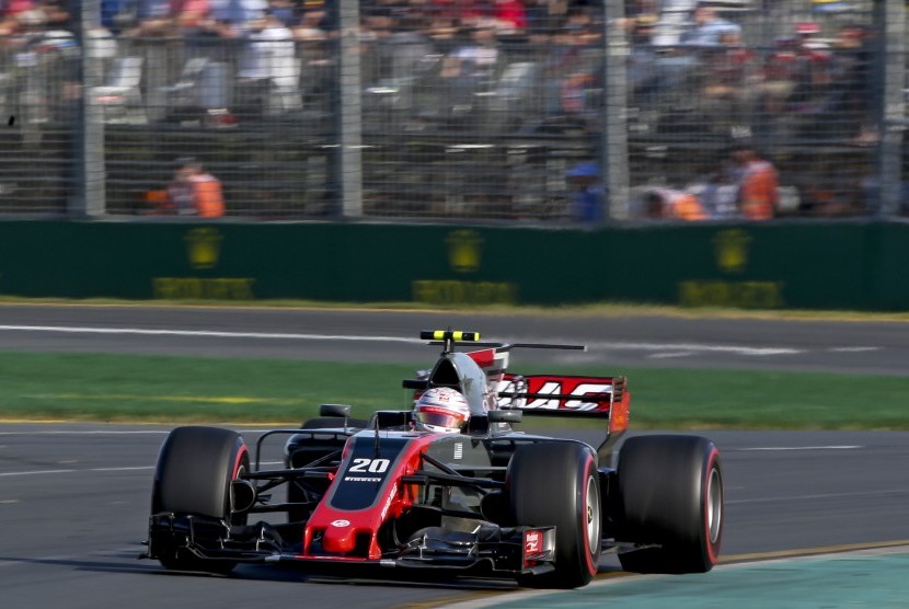 Pembalap Haas, Kevin Magnussen pada balapan GP Australia, di sirkuit Albert Park, Ahad (26/3).