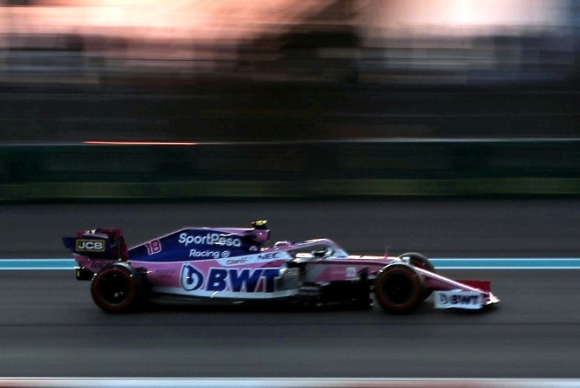 Pembalap Lance Stroll mengendarai mobil Racing Point, RP20 dalam tes pramusim Formula Satu (F1) di Barcelona.