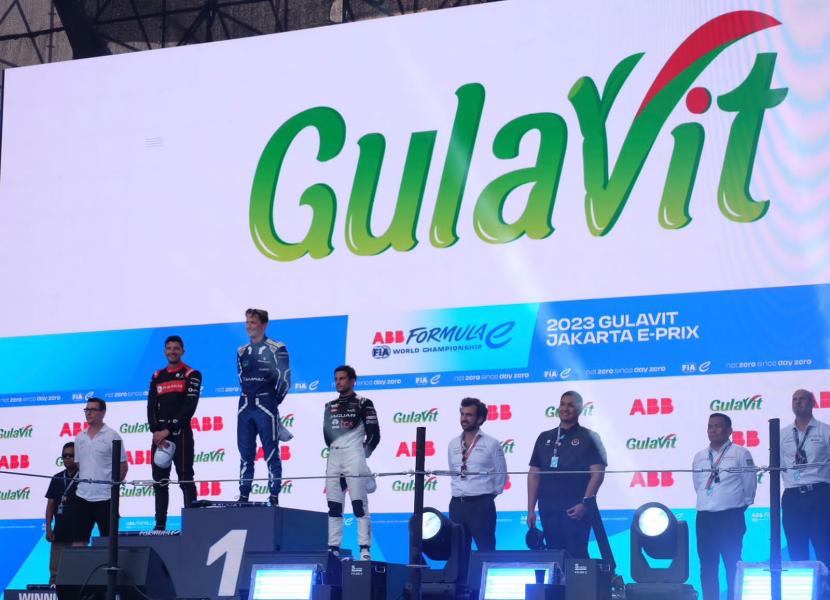 Pembalap Maserati MSG Racing Maximilian Gunther dari Jerman merebut juara 1 Gulavit Jakarta E-Prix 2023 seri ke-11, Ahad (4/6/2023).